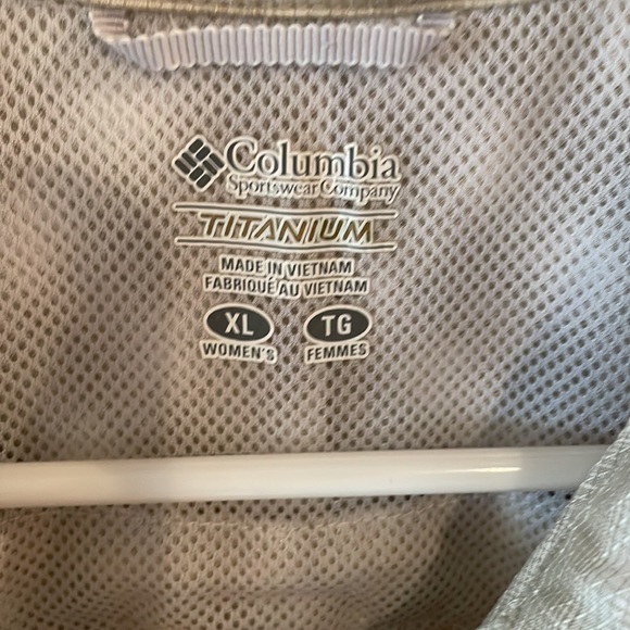 COLUMBIA Women's Titanium Omni Dry Short Sleeve Shirt-XL - Picture 2 of 5